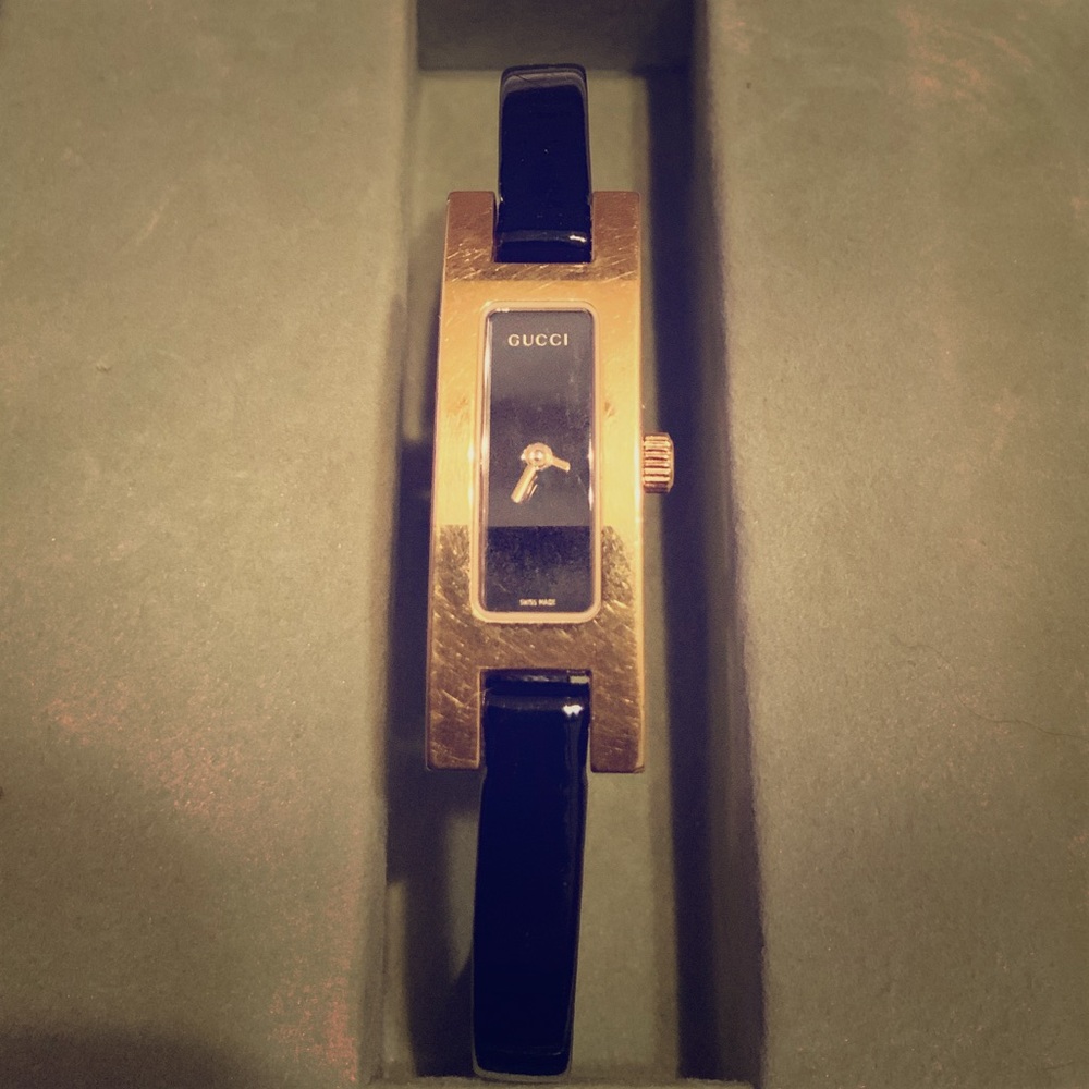 GUCCI vintage gold watch with brand new battery